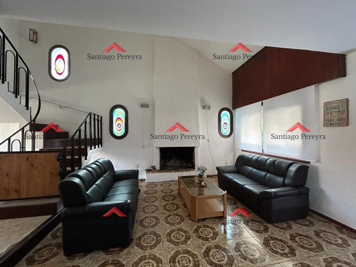 Casa ID.14445 - Casa de 3 dormitorios y servicio en alquiler anual. A una cuadra de Plaza Mexico