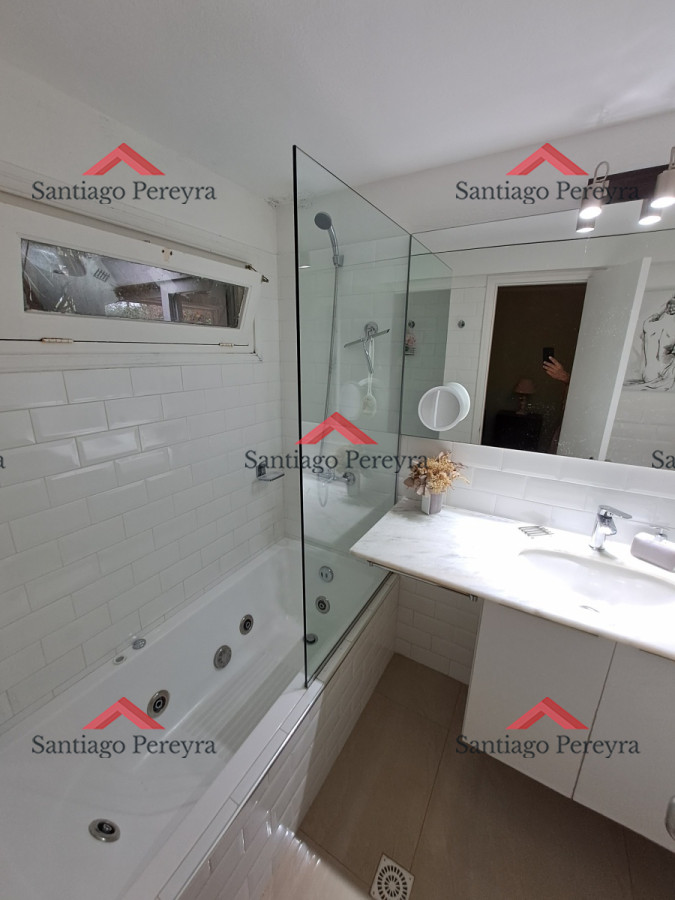 Casa ID.14446 - Alquiler anual en Punta del este 3 dormitorios y Piscina. Pegada al IC
