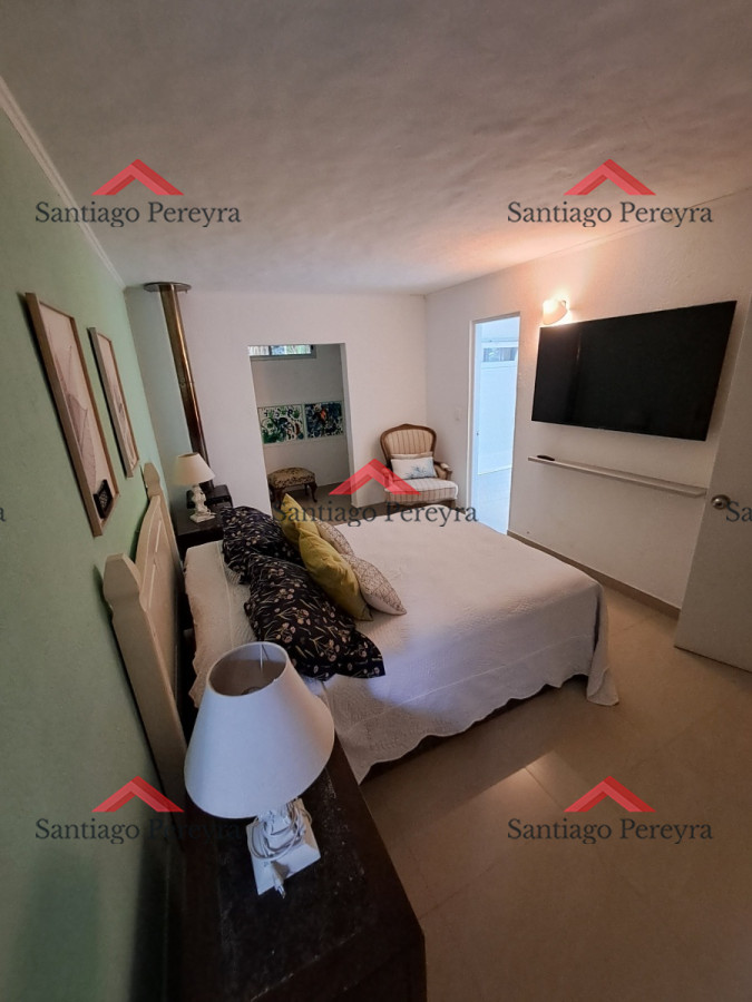 Casa ID.14446 - Alquiler anual en Punta del este 3 dormitorios y Piscina. Pegada al IC