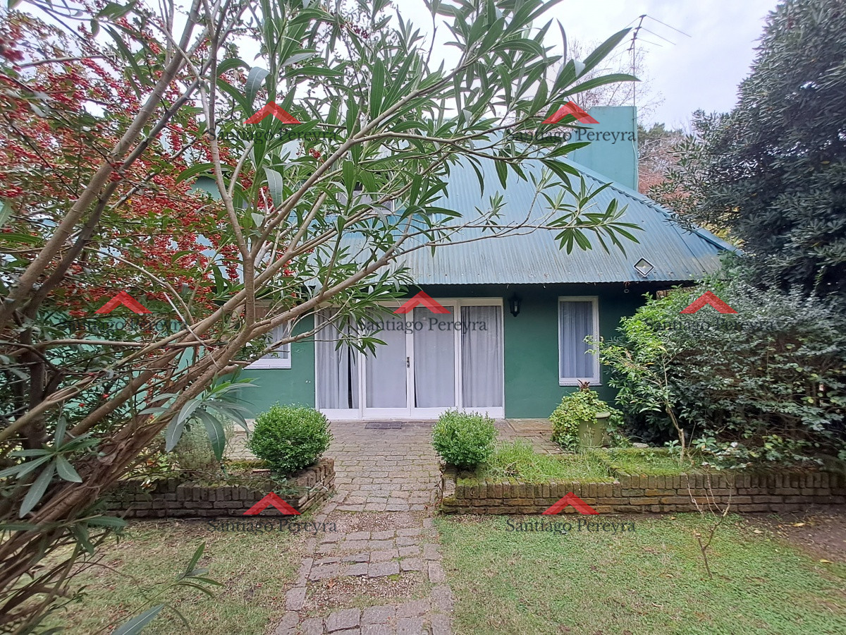 Casa ID.14446 - Alquiler anual en Punta del este 3 dormitorios y Piscina. Pegada al IC
