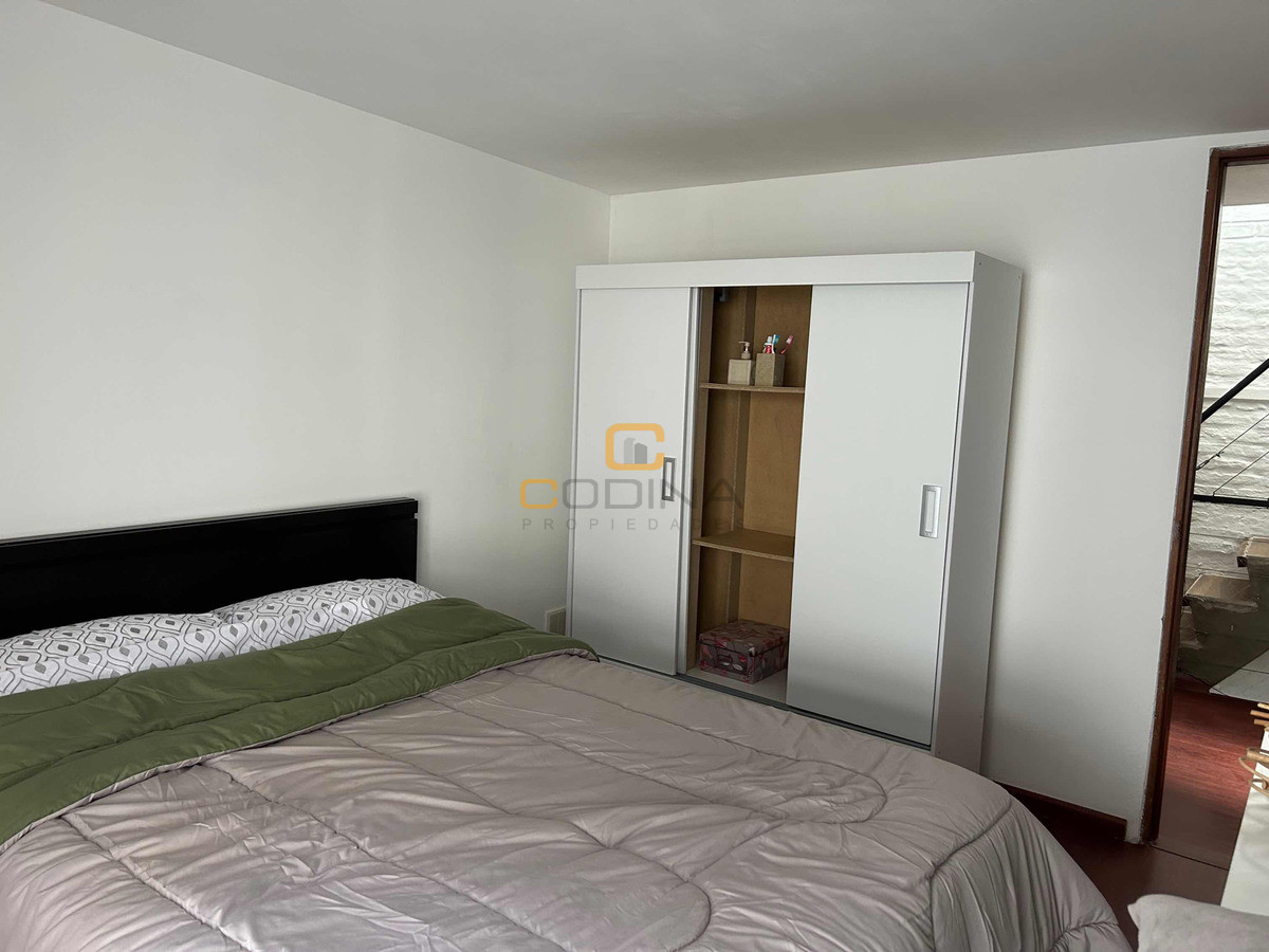 Apartamento ID.1560 - VENTA DÚPLEX LIVING COMEDOR DOS DORMITORIOS UN BAÑO COCINA INTEGRADA PARQUE RODÓ.