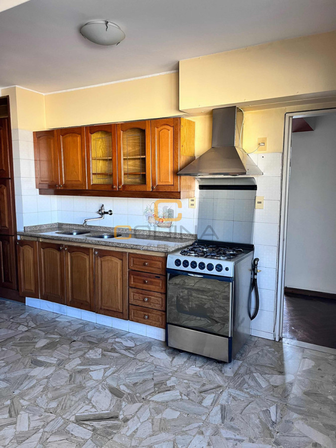 Apartamento ID.1516 - VENTA APARTAMENTO LIVING COMEDOR TRES DORMITORIOS COCINA COMEDOR DOS BAÑO CENTRO