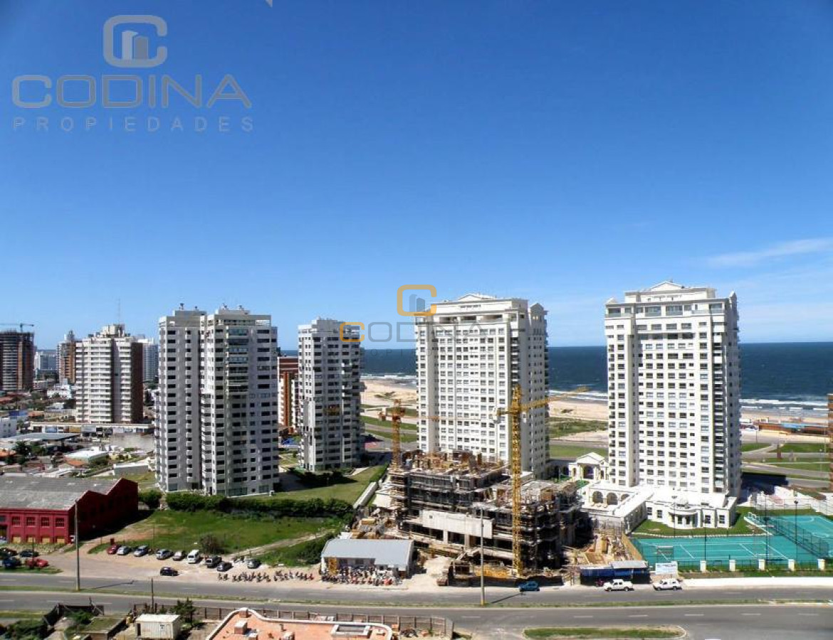 Apartamento ID.496 - La mejor ubicacion y vista de la Playa Mansa desde un piso 16 con 3 dormitorios