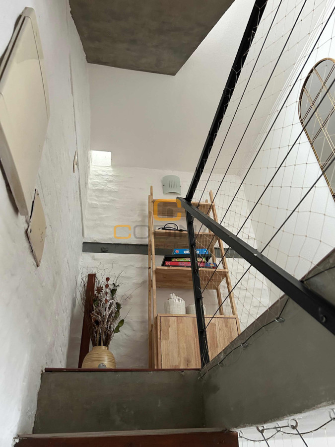 Apartamento ID.1560 - VENTA DÚPLEX LIVING COMEDOR DOS DORMITORIOS UN BAÑO COCINA INTEGRADA PARQUE RODÓ.