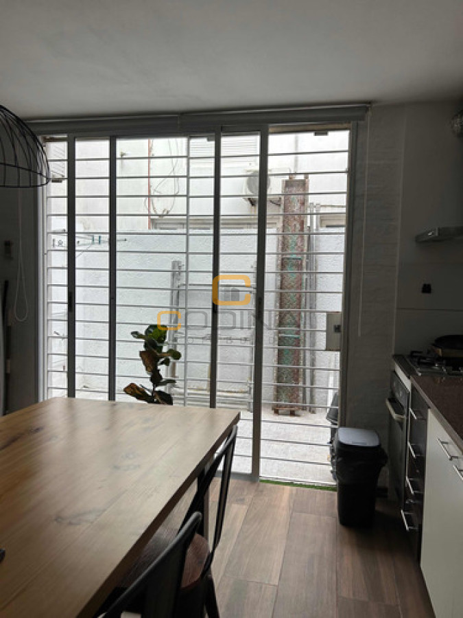 Apartamento ID.1560 - VENTA DÚPLEX LIVING COMEDOR DOS DORMITORIOS UN BAÑO COCINA INTEGRADA PARQUE RODÓ.