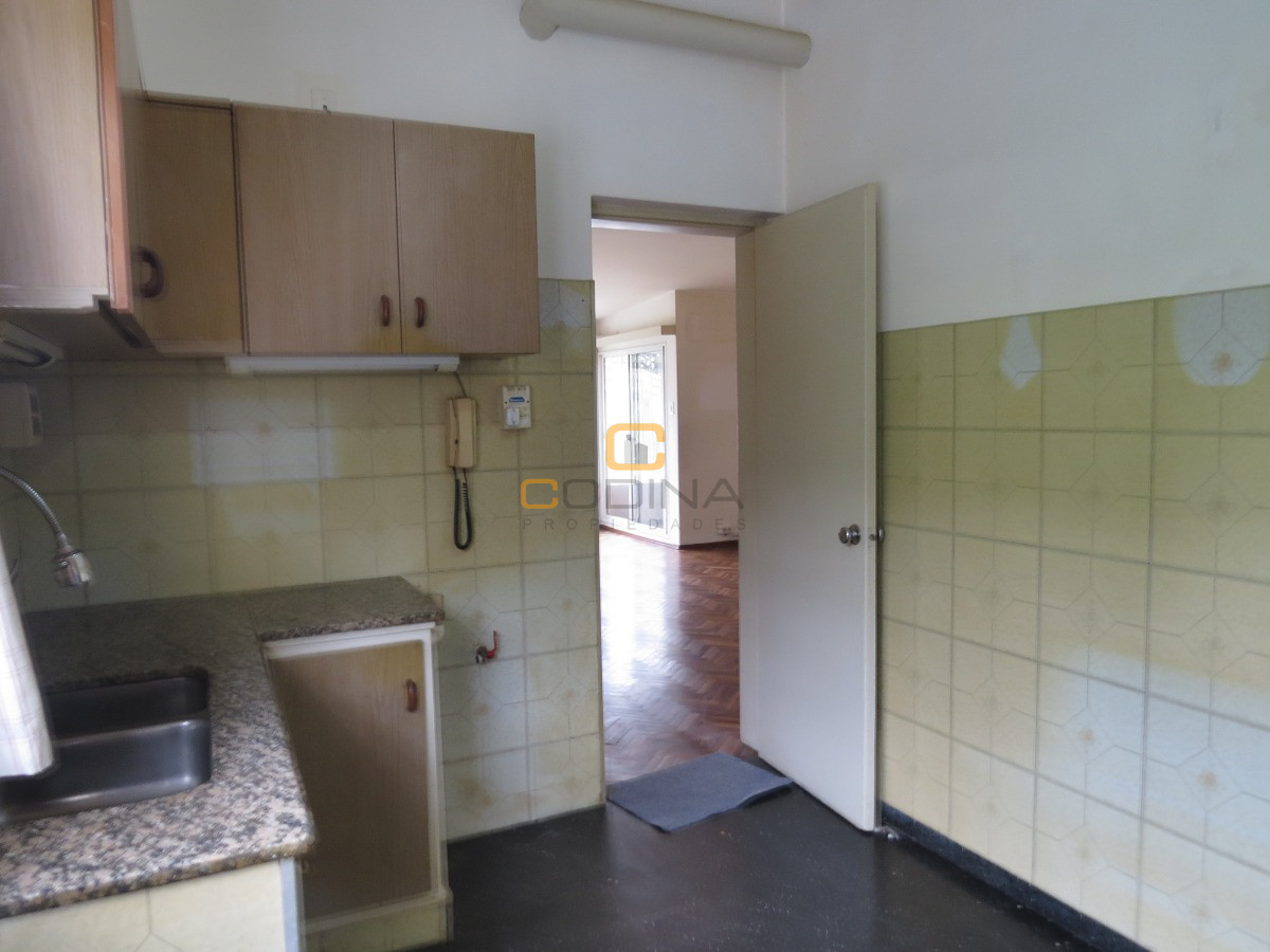 Apartamento ID.1561 - VENTA APARTAMENTO TRES DORMITORIOS Y UN BAÑO MALVIN.