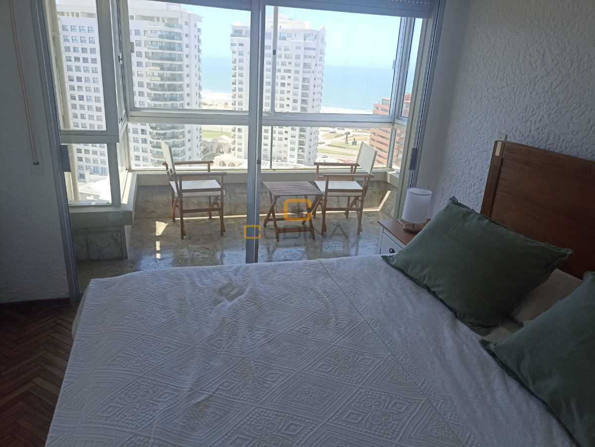 Apartamento ID.496 - La mejor ubicacion y vista de la Playa Mansa desde un piso 16 con 3 dormitorios