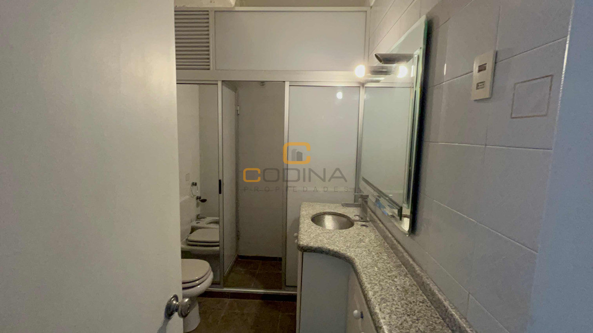 Apartamento ID.1516 - VENTA APARTAMENTO LIVING COMEDOR TRES DORMITORIOS COCINA COMEDOR DOS BAÑO CENTRO