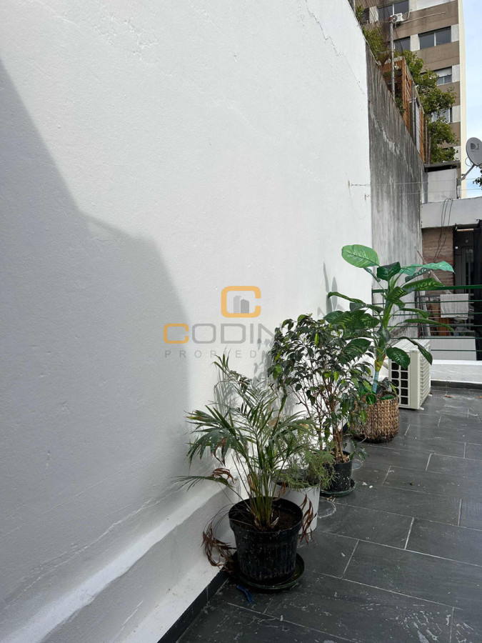 Apartamento ID.1560 - VENTA DÚPLEX LIVING COMEDOR DOS DORMITORIOS UN BAÑO COCINA INTEGRADA PARQUE RODÓ.