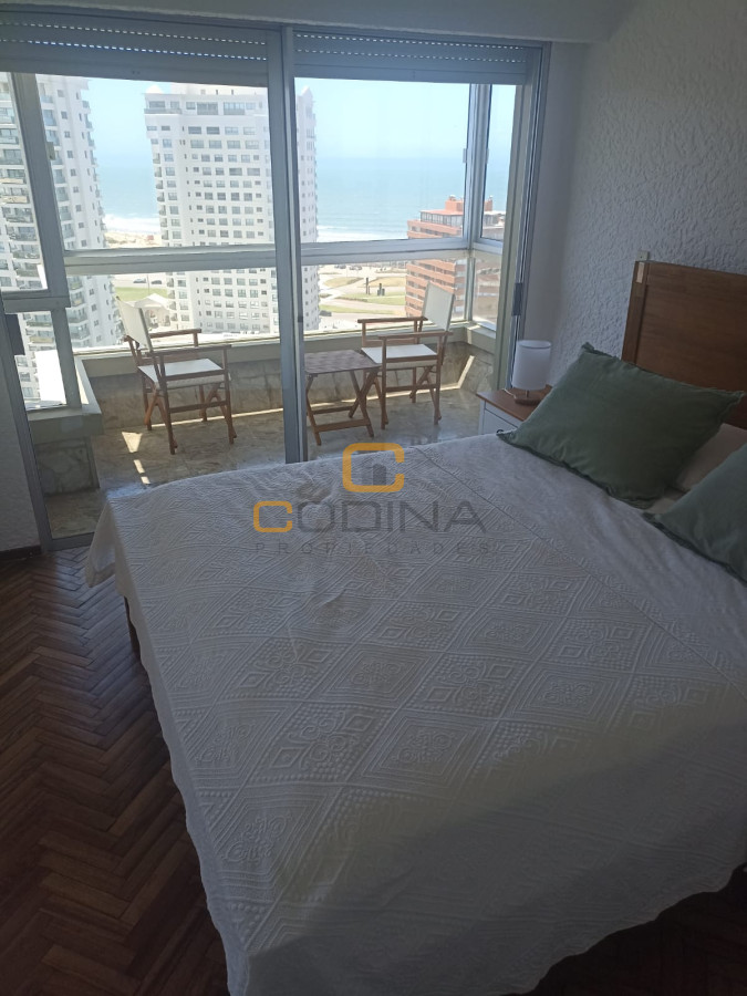 Apartamento ID.496 - La mejor ubicacion y vista de la Playa Mansa desde un piso 16 con 3 dormitorios