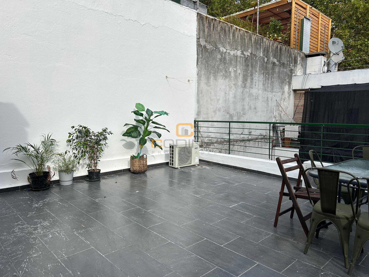 Apartamento ID.1560 - VENTA DÚPLEX LIVING COMEDOR DOS DORMITORIOS UN BAÑO COCINA INTEGRADA PARQUE RODÓ.