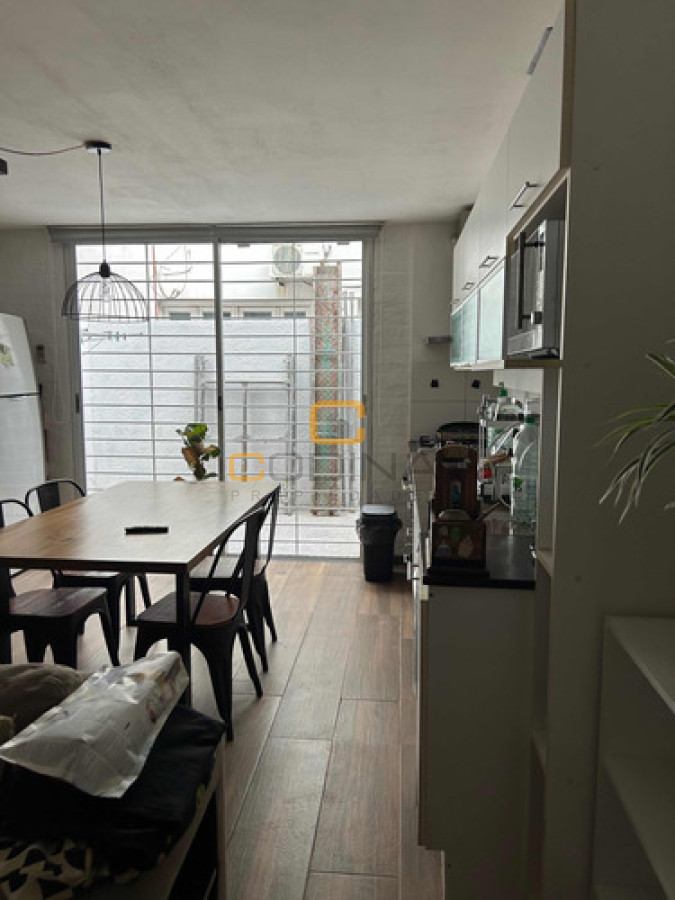 Apartamento ID.1560 - VENTA DÚPLEX LIVING COMEDOR DOS DORMITORIOS UN BAÑO COCINA INTEGRADA PARQUE RODÓ.