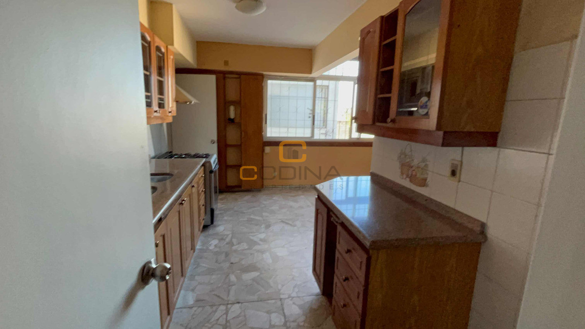 Apartamento ID.1516 - VENTA APARTAMENTO LIVING COMEDOR TRES DORMITORIOS COCINA COMEDOR DOS BAÑO CENTRO