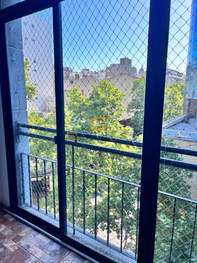 Apartamento ID.1516 - VENTA APARTAMENTO LIVING COMEDOR TRES DORMITORIOS COCINA COMEDOR DOS BAÑO CENTRO