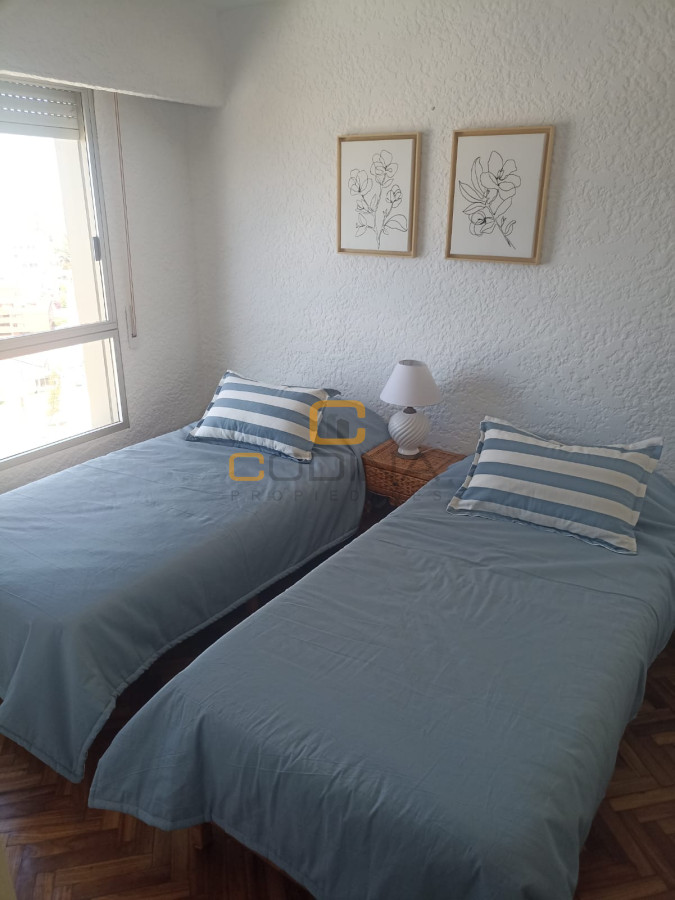 Apartamento ID.496 - La mejor ubicacion y vista de la Playa Mansa desde un piso 16 con 3 dormitorios
