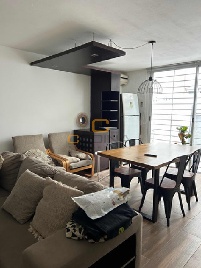 Apartamento ID.1560 - VENTA DÚPLEX LIVING COMEDOR DOS DORMITORIOS UN BAÑO COCINA INTEGRADA PARQUE RODÓ.