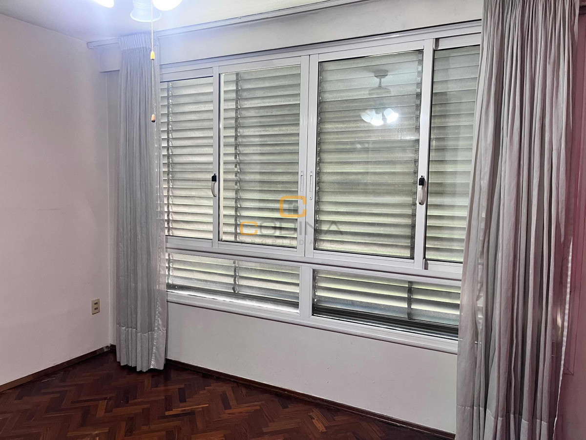 Apartamento ID.1516 - VENTA APARTAMENTO LIVING COMEDOR TRES DORMITORIOS COCINA COMEDOR DOS BAÑO CENTRO