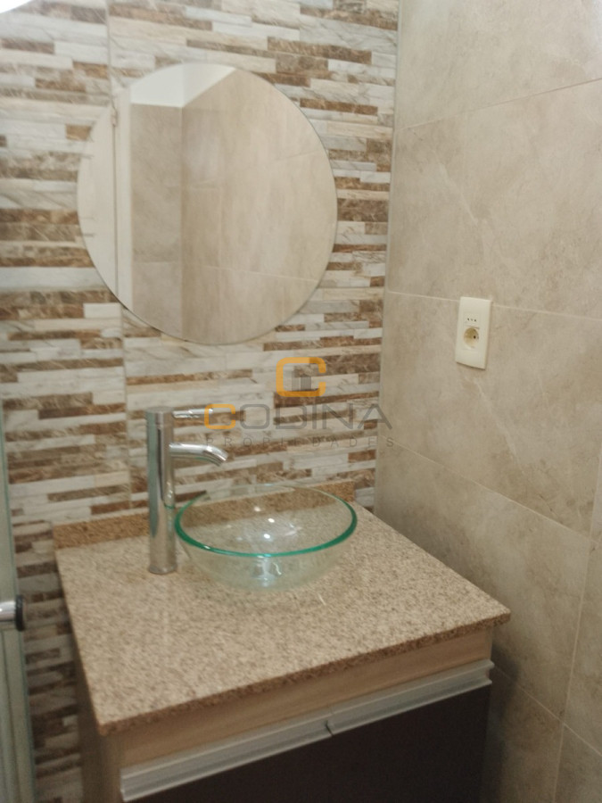 Apartamento ID.1562 - VENTA APARTAMENTO LIVING COMEDOR DOS DORMITORIOS UN BAÑO COCINA INTEGRADA CIUDAD VIEJA.