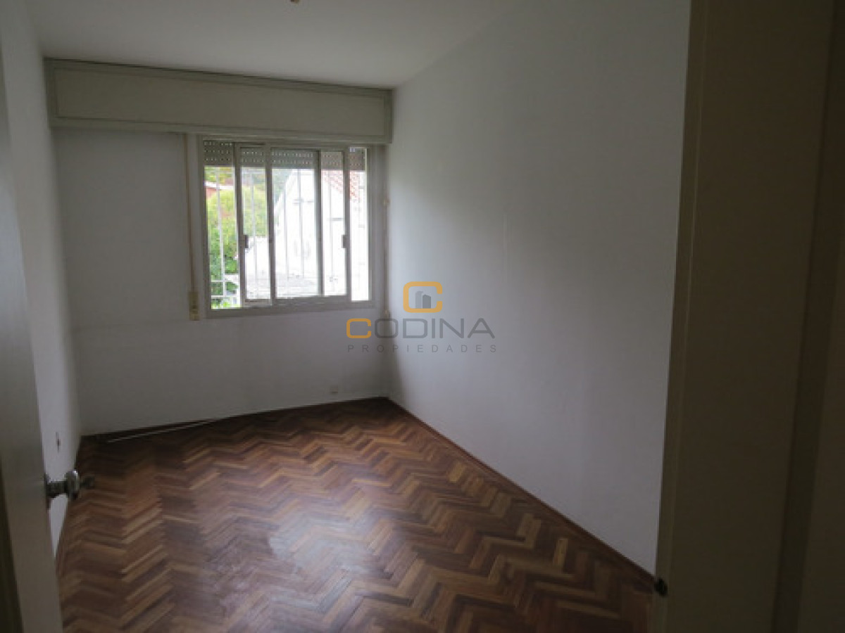 Apartamento ID.1561 - VENTA APARTAMENTO TRES DORMITORIOS Y UN BAÑO MALVIN.