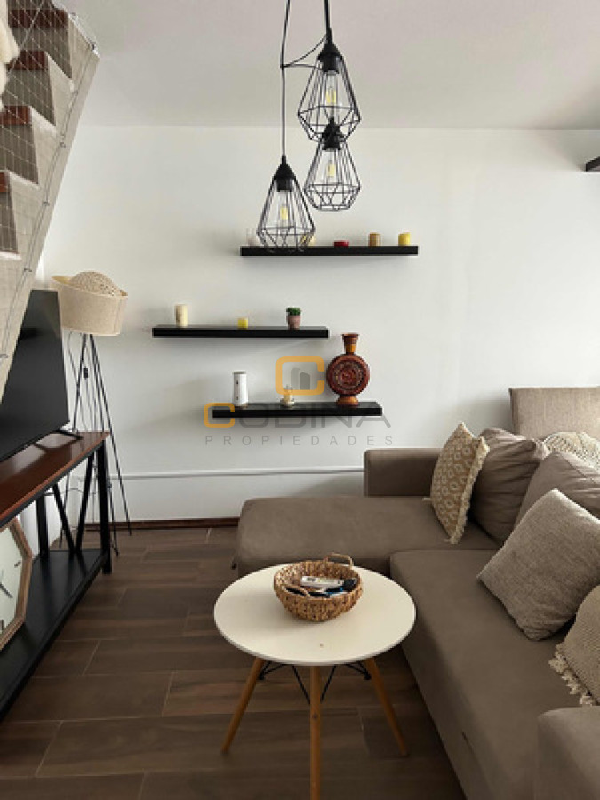 Apartamento ID.1560 - VENTA DÚPLEX LIVING COMEDOR DOS DORMITORIOS UN BAÑO COCINA INTEGRADA PARQUE RODÓ.