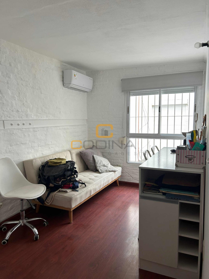 Apartamento ID.1560 - VENTA DÚPLEX LIVING COMEDOR DOS DORMITORIOS UN BAÑO COCINA INTEGRADA PARQUE RODÓ.
