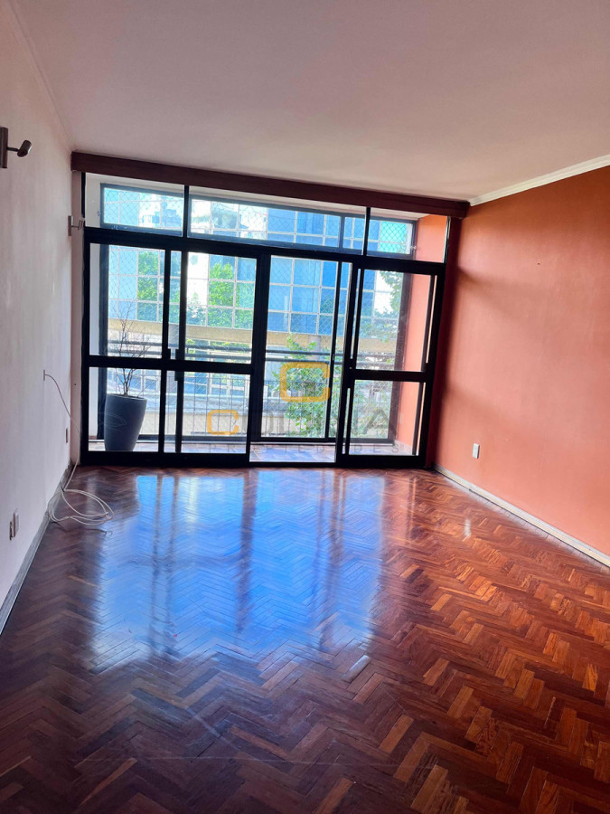 Apartamento ID.1516 - VENTA APARTAMENTO LIVING COMEDOR TRES DORMITORIOS COCINA COMEDOR DOS BAÑO CENTRO