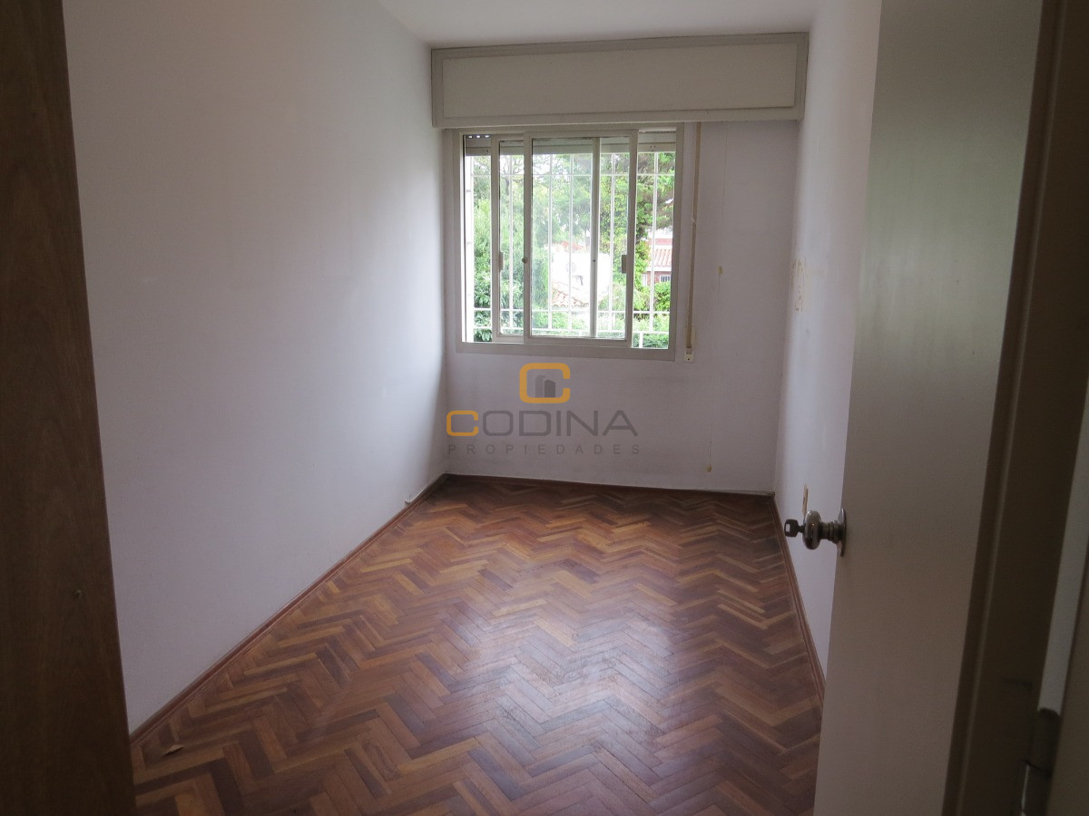 Apartamento ID.1561 - VENTA APARTAMENTO TRES DORMITORIOS Y UN BAÑO MALVIN.