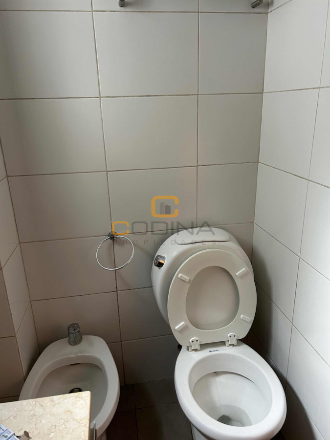Apartamento ID.1560 - VENTA DÚPLEX LIVING COMEDOR DOS DORMITORIOS UN BAÑO COCINA INTEGRADA PARQUE RODÓ.