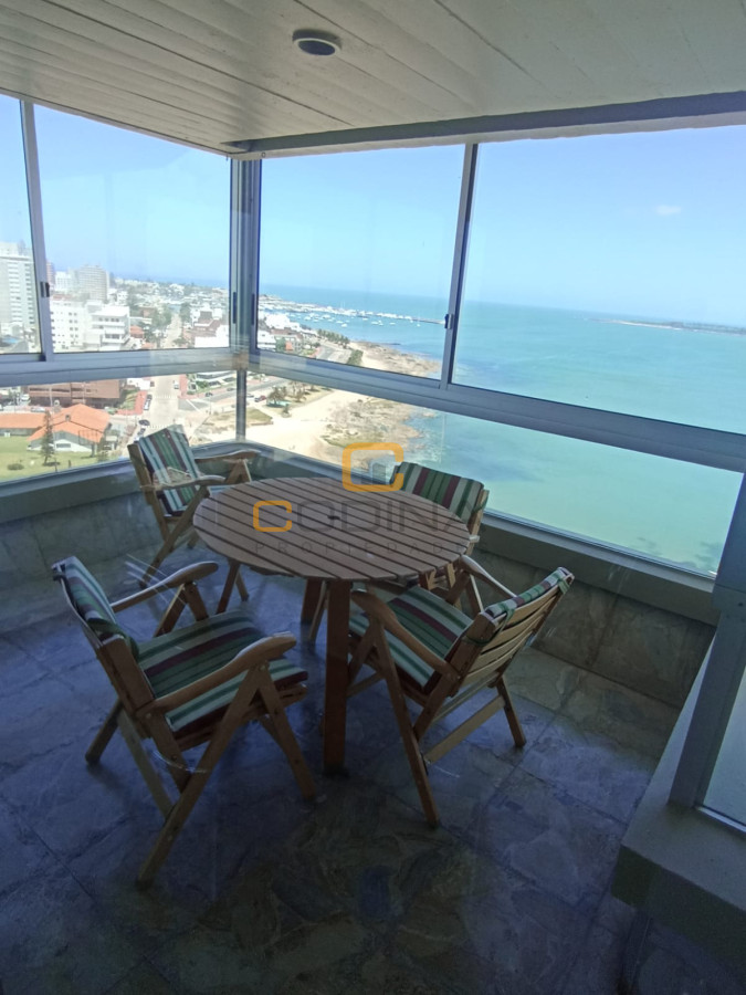 Apartamento ID.496 - La mejor ubicacion y vista de la Playa Mansa desde un piso 16 con 3 dormitorios