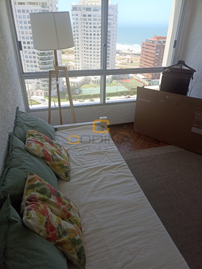 Apartamento ID.496 - La mejor ubicacion y vista de la Playa Mansa desde un piso 16 con 3 dormitorios