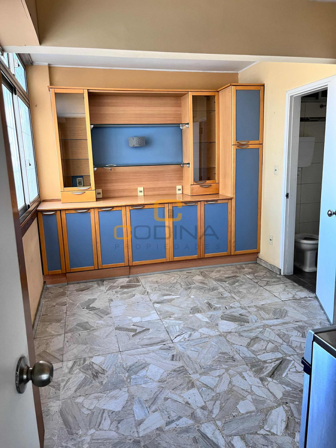 Apartamento ID.1516 - VENTA APARTAMENTO LIVING COMEDOR TRES DORMITORIOS COCINA COMEDOR DOS BAÑO CENTRO