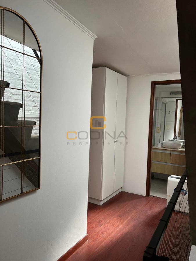 Apartamento ID.1560 - VENTA DÚPLEX LIVING COMEDOR DOS DORMITORIOS UN BAÑO COCINA INTEGRADA PARQUE RODÓ.