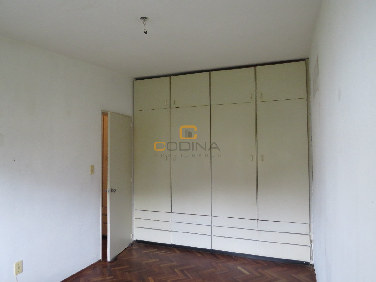 Apartamento ID.1561 - VENTA APARTAMENTO TRES DORMITORIOS Y UN BAÑO MALVIN.