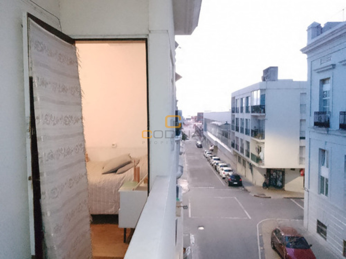 Apartamento ID.1562 - VENTA APARTAMENTO LIVING COMEDOR DOS DORMITORIOS UN BAÑO COCINA INTEGRADA CIUDAD VIEJA.