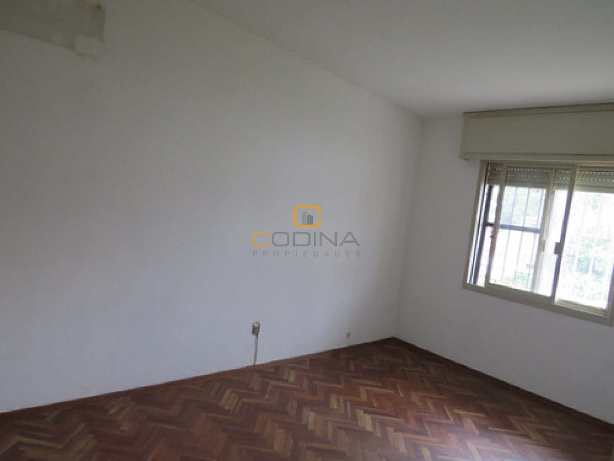 Apartamento ID.1561 - VENTA APARTAMENTO TRES DORMITORIOS Y UN BAÑO MALVIN.