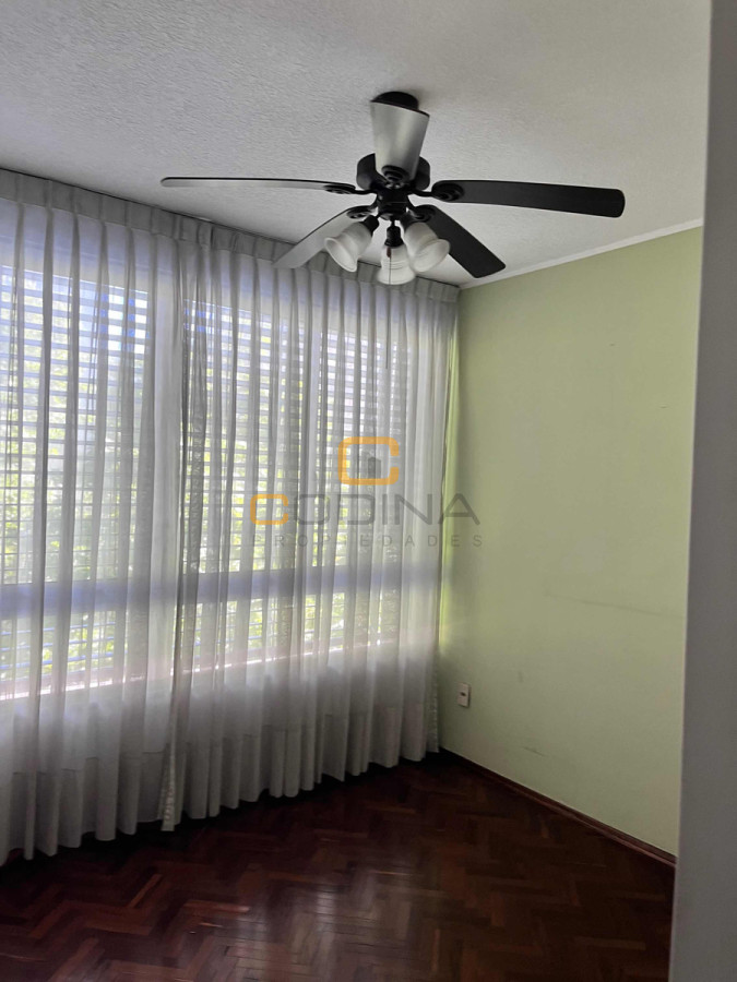 Apartamento ID.1516 - VENTA APARTAMENTO LIVING COMEDOR TRES DORMITORIOS COCINA COMEDOR DOS BAÑO CENTRO