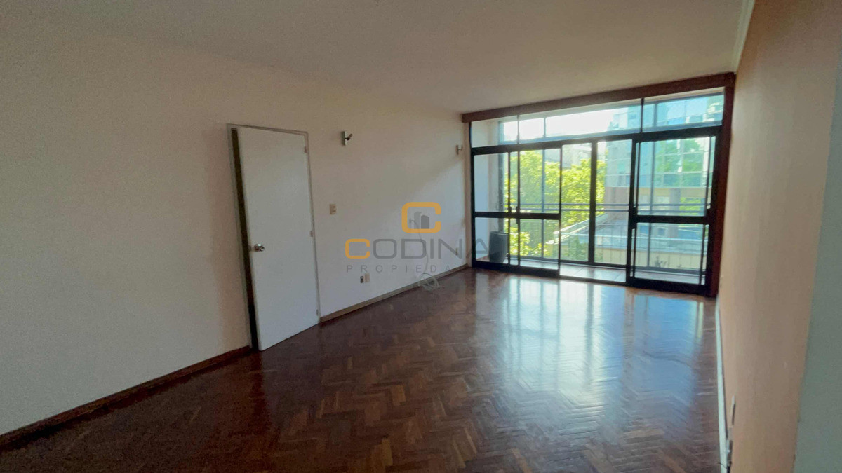 Apartamento ID.1516 - VENTA APARTAMENTO LIVING COMEDOR TRES DORMITORIOS COCINA COMEDOR DOS BAÑO CENTRO