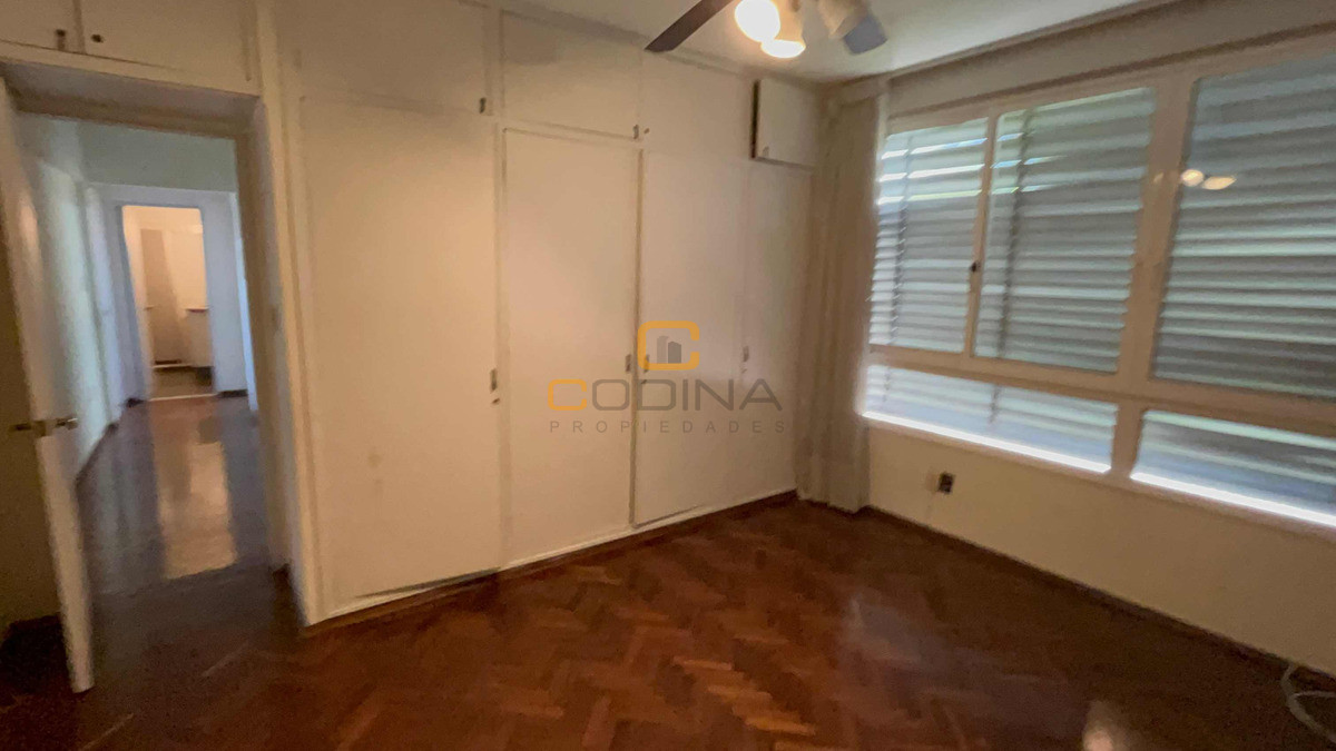 Apartamento ID.1516 - VENTA APARTAMENTO LIVING COMEDOR TRES DORMITORIOS COCINA COMEDOR DOS BAÑO CENTRO