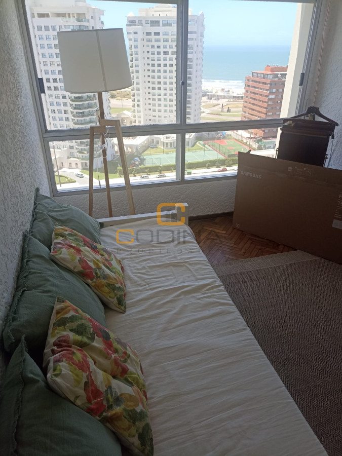 Apartamento ID.496 - La mejor ubicacion y vista de la Playa Mansa desde un piso 16 con 3 dormitorios