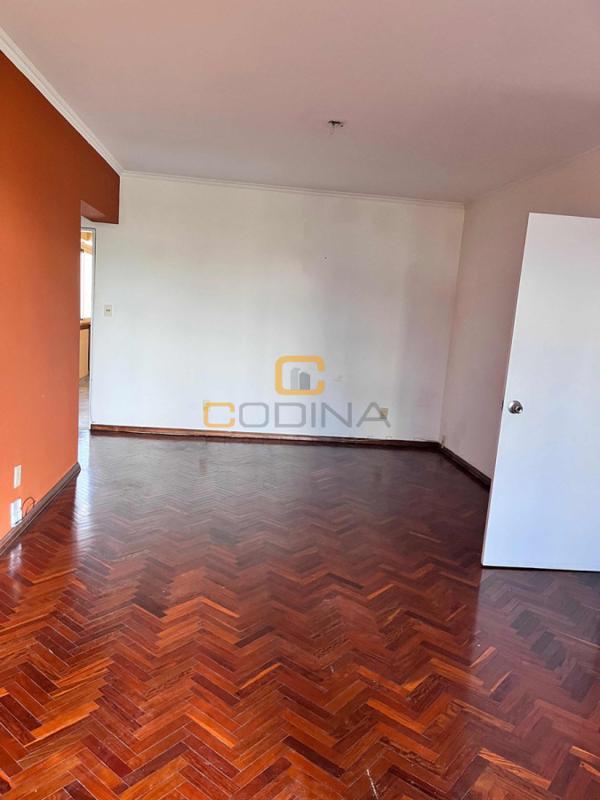 Apartamento ID.1516 - VENTA APARTAMENTO LIVING COMEDOR TRES DORMITORIOS COCINA COMEDOR DOS BAÑO CENTRO