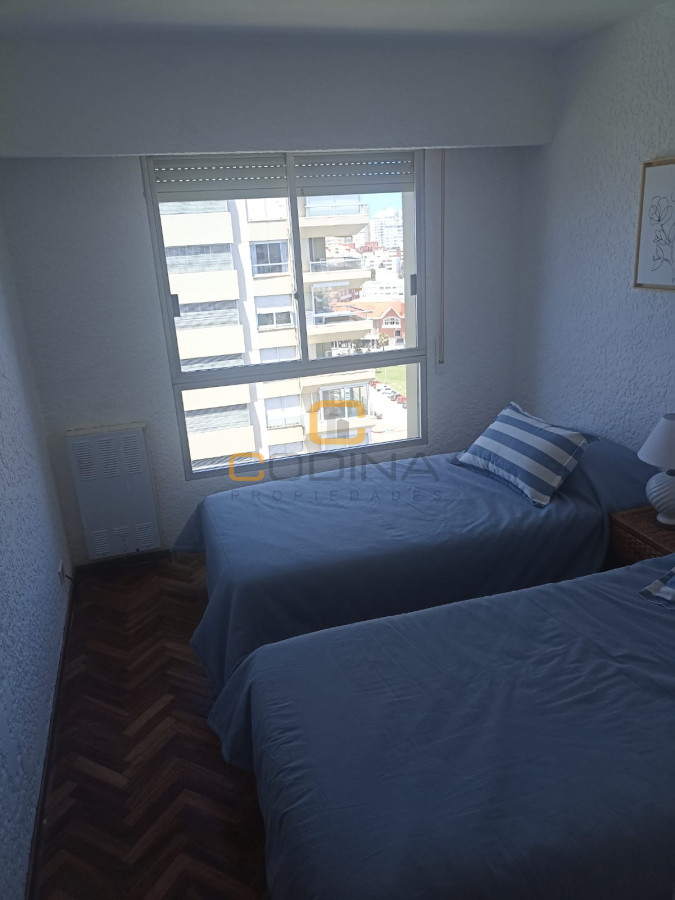 Apartamento ID.496 - La mejor ubicacion y vista de la Playa Mansa desde un piso 16 con 3 dormitorios