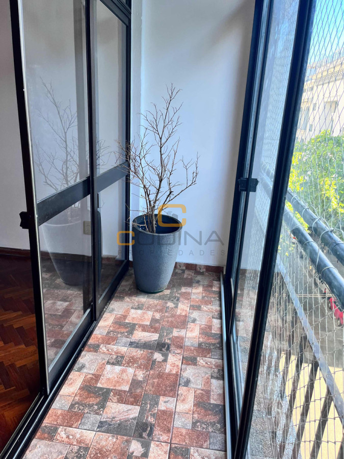 Apartamento ID.1516 - VENTA APARTAMENTO LIVING COMEDOR TRES DORMITORIOS COCINA COMEDOR DOS BAÑO CENTRO