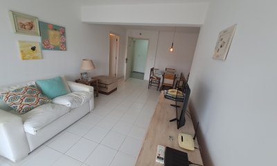 Venta Apartamento de un dormitorio en Punta del este. Piso alto con espectacular vista a la Brava