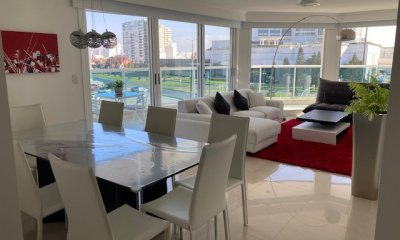 Espectacular apartamento para la venta en playa mansa, Punta del Este.