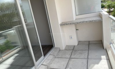 VENTA APARTAMENTO LIVING COMEDOR UN DORMITORIOS UN BAÑOS COCINA INTEGRADA BALCON GARAGE  MALVIN