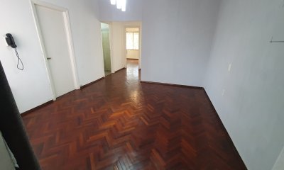 Apartamento  En Venta, 1 Living Comedor, 2 Dormitorios, 1 Baños, Cocina Definida, Balón Y Garage- Avenida Ricaldoni-Parque Batlle