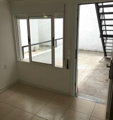VENTA APARTAMENTO LIVING COMEDOR UN DORMITORIOS UN BAÑOS COCINA DEFINIDA PATIO AGUADA