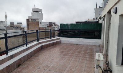 VENTA PENTHOUSE LIVING COMEDOR COCINA INTEGRADA UN DORMITORIO UN BAÑO TRES CRUCES