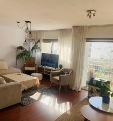 VENTA APARTAMENTO LIVING COMEDOR CUATRO DORMITORIOS TRES BAÑOS COCINA COMEDOR  TERRAZA LAVADERO BALCON Y GARAGE  POCITOS