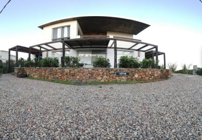 Casa de 5 Dormitorios en Montoya frente al Mar